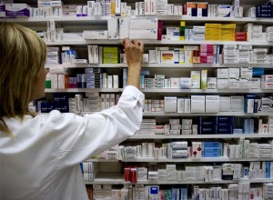 farmacia-estantes-medicamentos