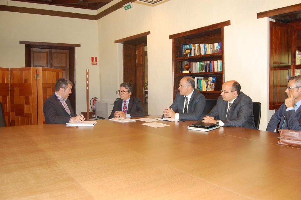 Alcalde - director Caixa en Canarias (1)