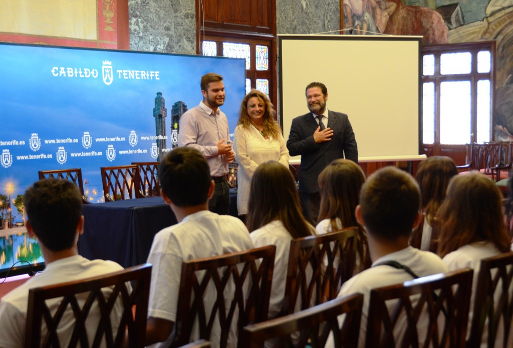 Visita estudiantes búlgaros