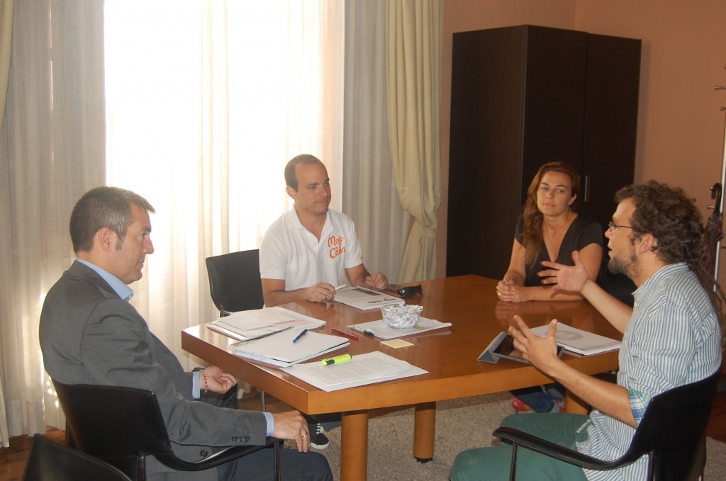 recepción presidente de mojo de caña