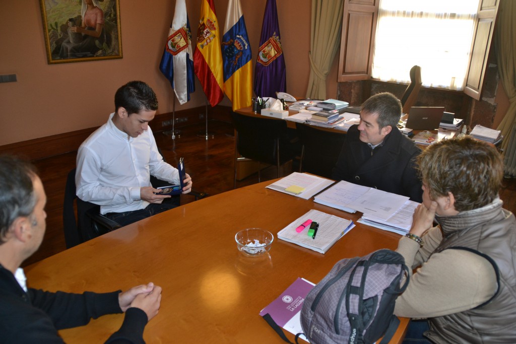 recepción nadador Israel Oliver (2)
