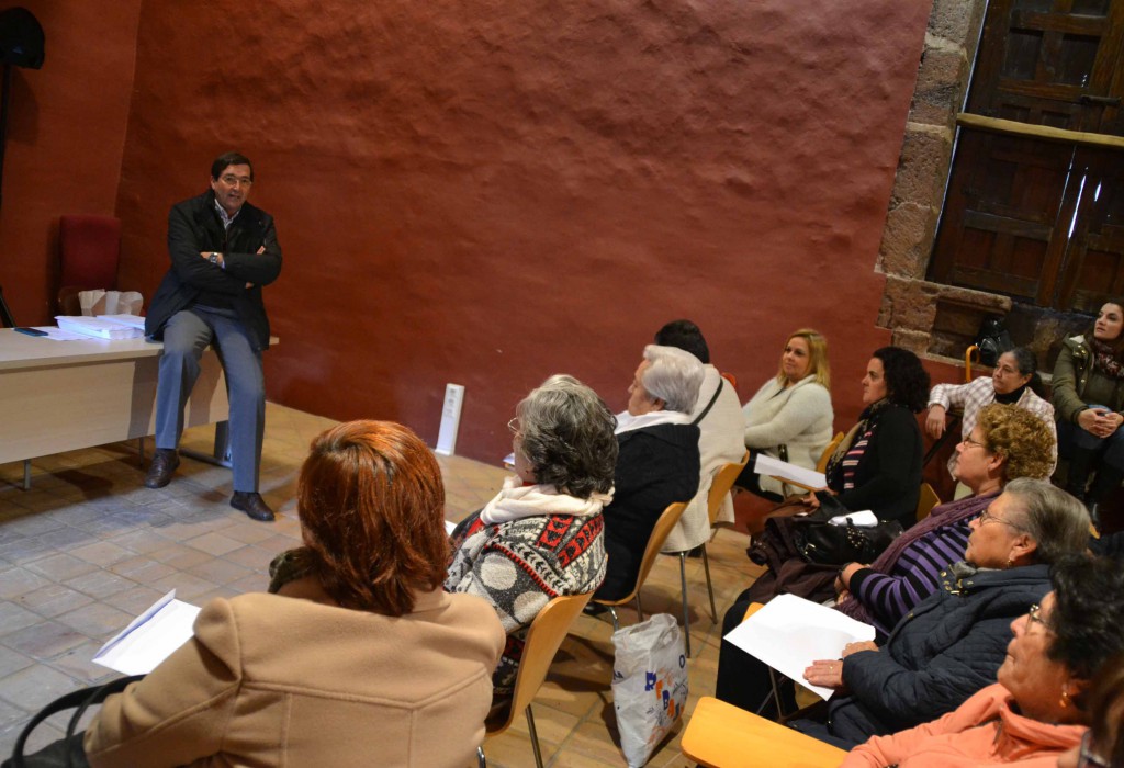 reuni+¦n programa social mujeres playa (1)