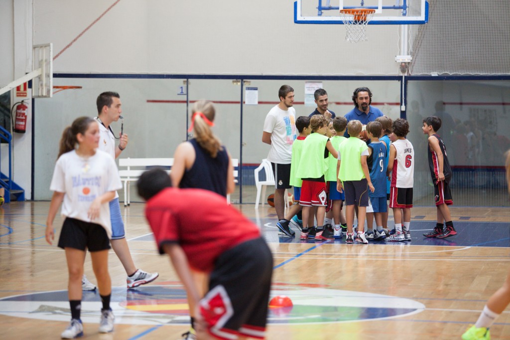 Captación de jugadores niños y niñas de la sección de baloncesto del RCNT/Foto: Tony Cuadrado/ACAN