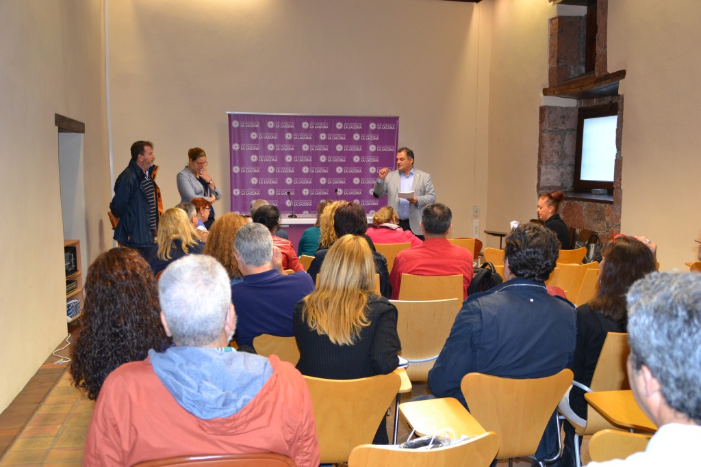 Alcalde reunión directores centros educativos