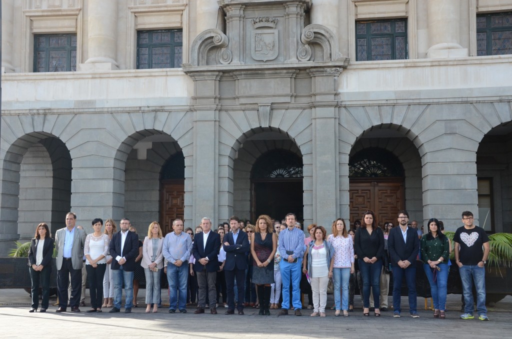 Cabildo-Minuto silencio por atentados París