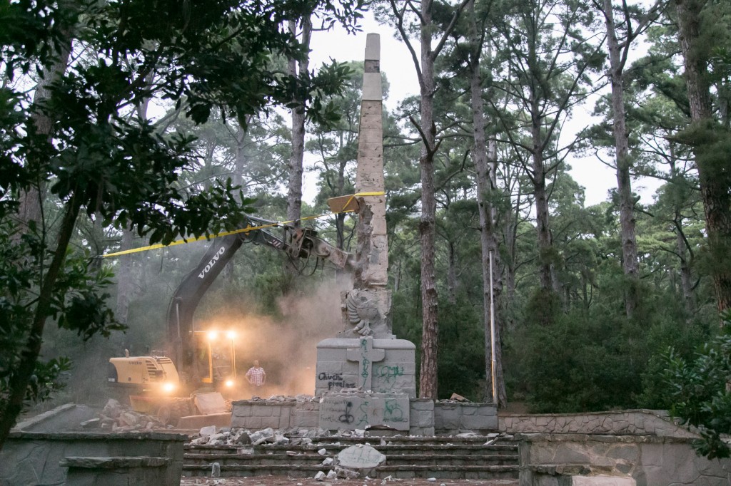 El Rosario-Demolición monumento (3)