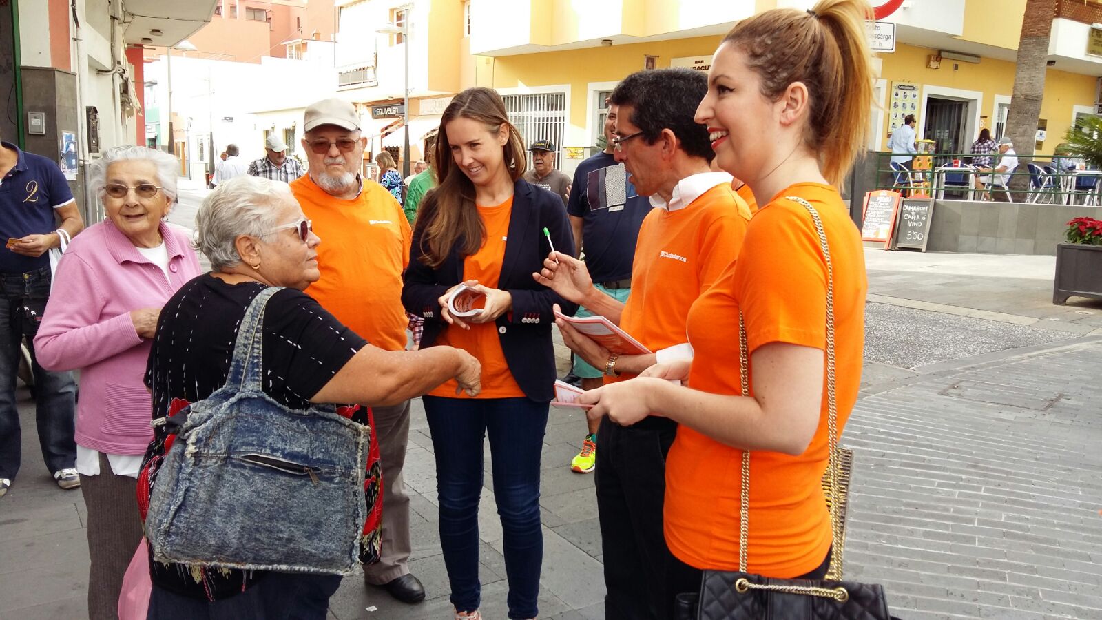 Melisa Rodríguez en salida informativa en Candelaria
