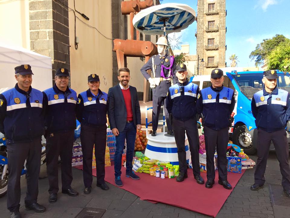 Recogida solidaria de la Policía Local