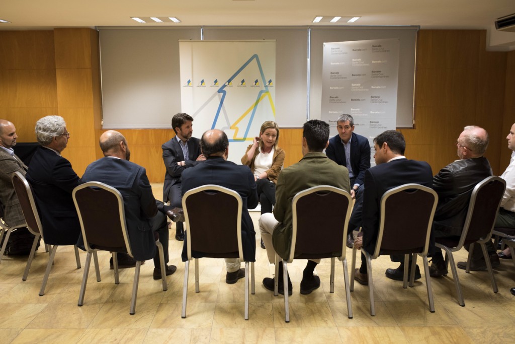 Ana Oramas y Carlos Alonso candidatos al congreso por Coalición Canaria para las generales y Fernando Clavijo Batlle, presidente del Gobierno de Canarias en una reunión con el sector de la renovables a 11 de Diciembre de 2015.