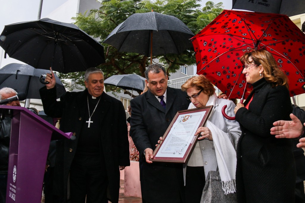placa al padre onofre diaz delgado en la plaza de la igelsia la paz y union de la cuesta, a cargo del alcalde de la laguna, y el obispo de la diocesis.