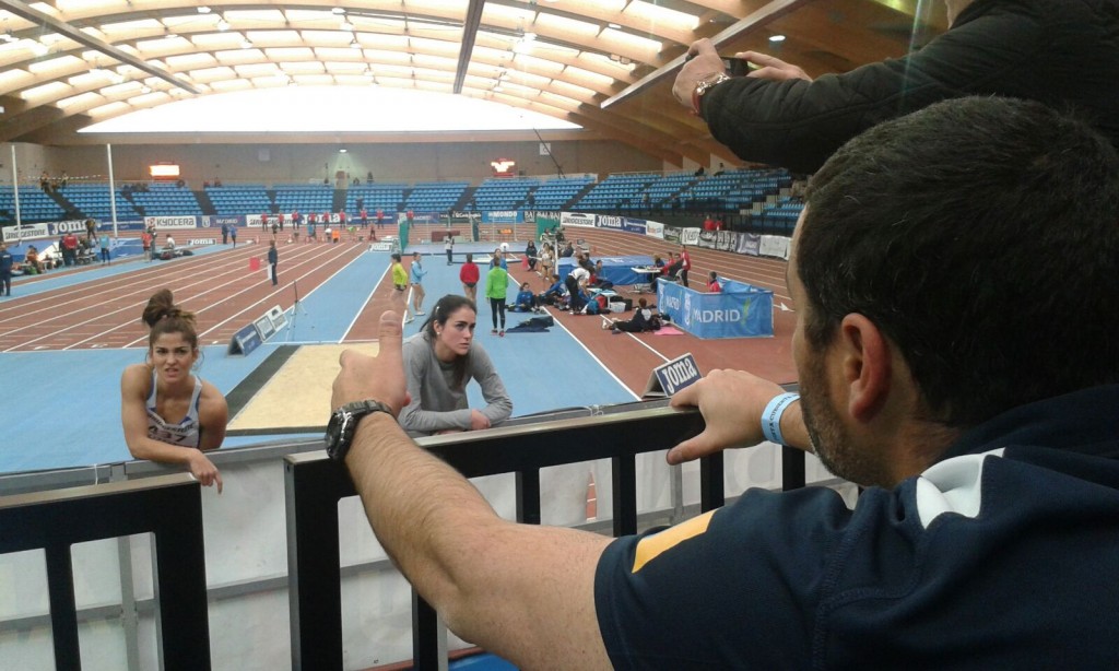 Yanira Soto y su entrenador. Héctor González