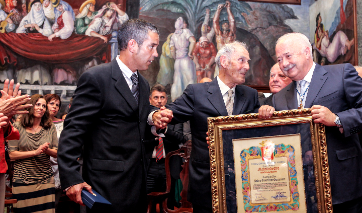 Pedro González-Medalla de Oro de Tenerife