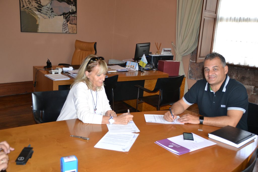 firma-con-cruz-roja-1