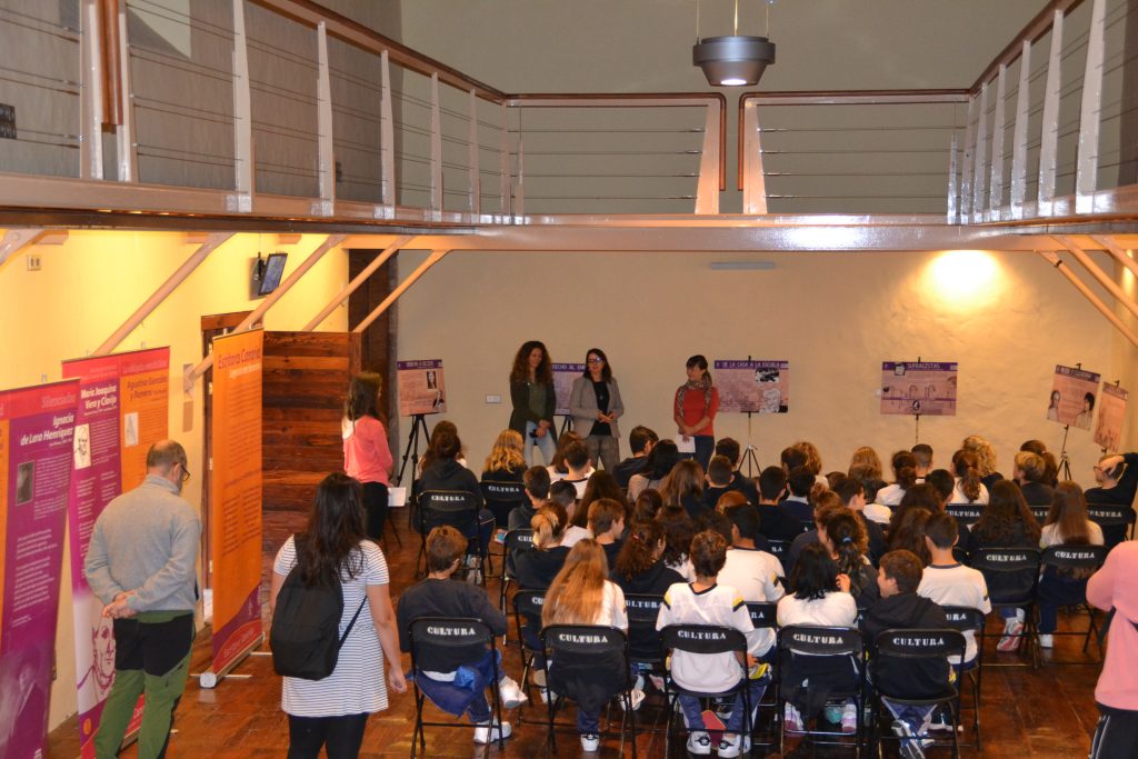 estudiantes-feria-igualdad-1