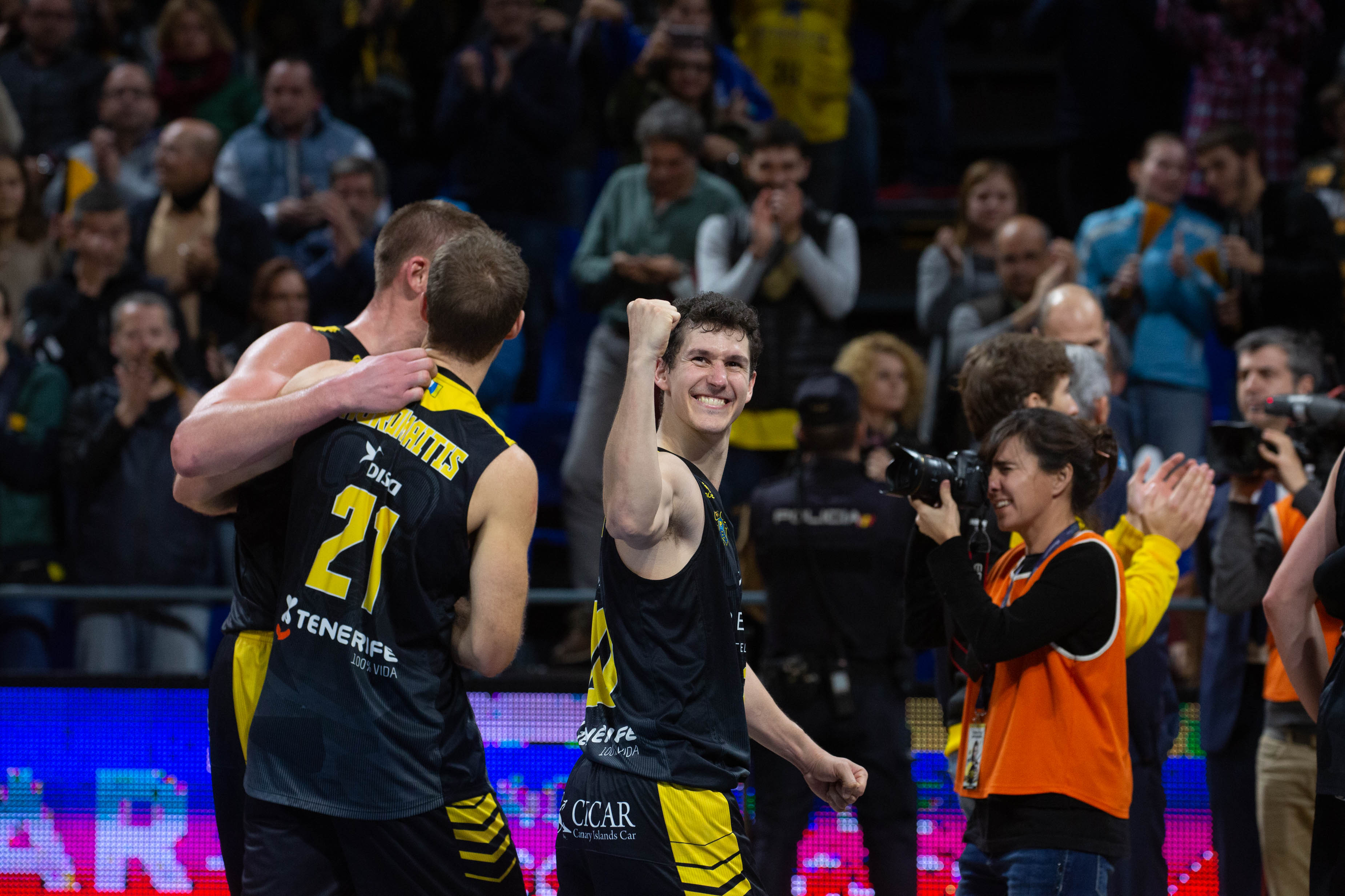 El Iberostar Tenerife tumba al líder de la Liga Endesa con otra ...