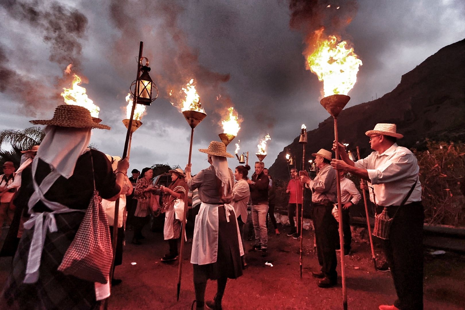 La Laguna Ahora por España de fiesta en fiesta: Así se celebra San Juan ...